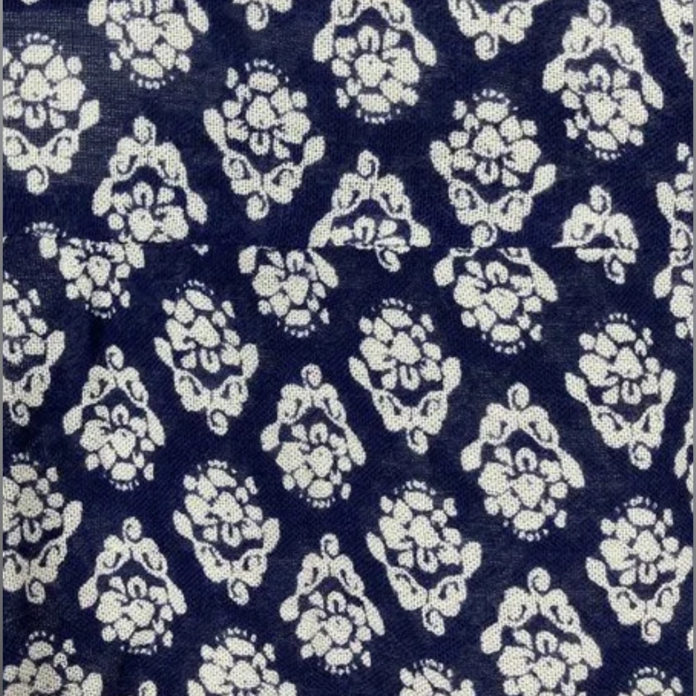 Altar’d State Women’s tunic top in blue & white print. Size small. Like New. - Picture 7 of 7